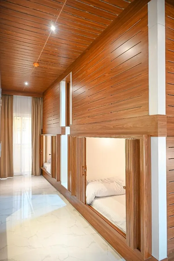 Yoi Pod Hostel - Deira Al Rigga Dubai Capsule hotel