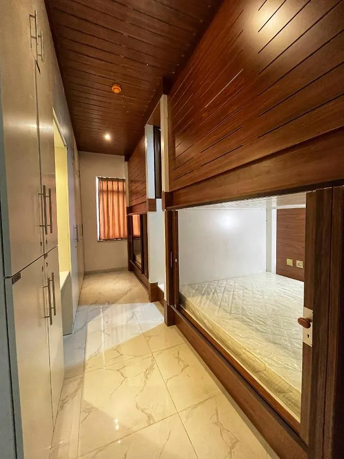 Yoi Pod Hostel - Deira Al Rigga Dubai Capsule hotel